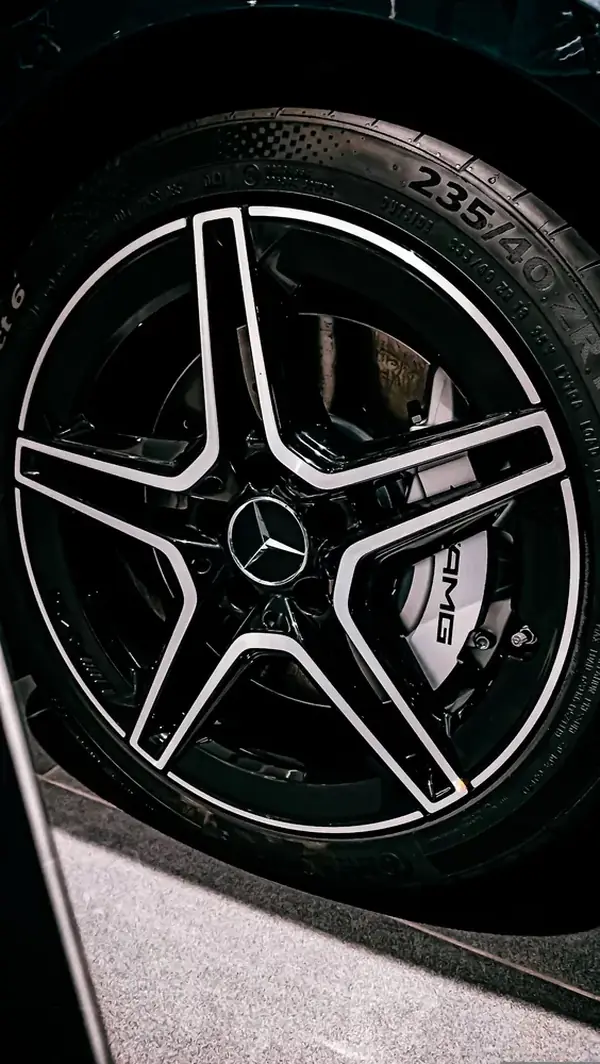 AMG · Cinco radios