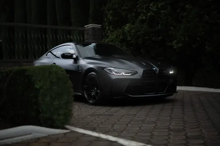 BMW M4 · Mate
